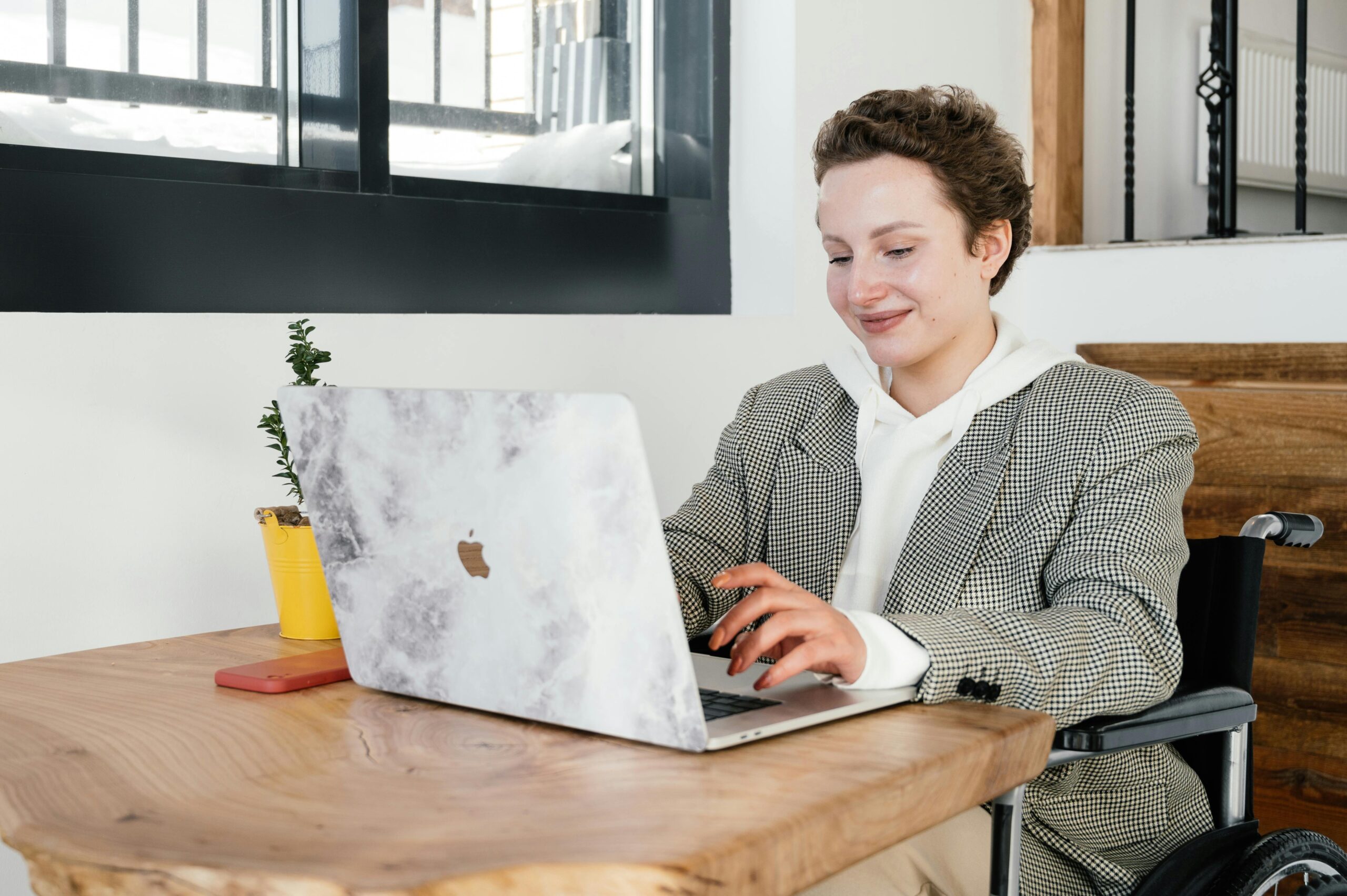 Kostenloses Stock Foto zu #indoor, arbeiten, arbeitsplatz